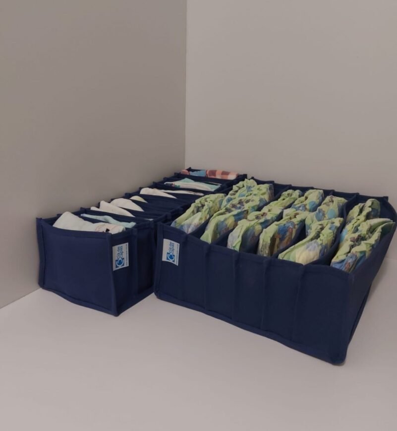 Colmeia Organizadora para Roupa de Bebê em TNT Azul (5 pçs)