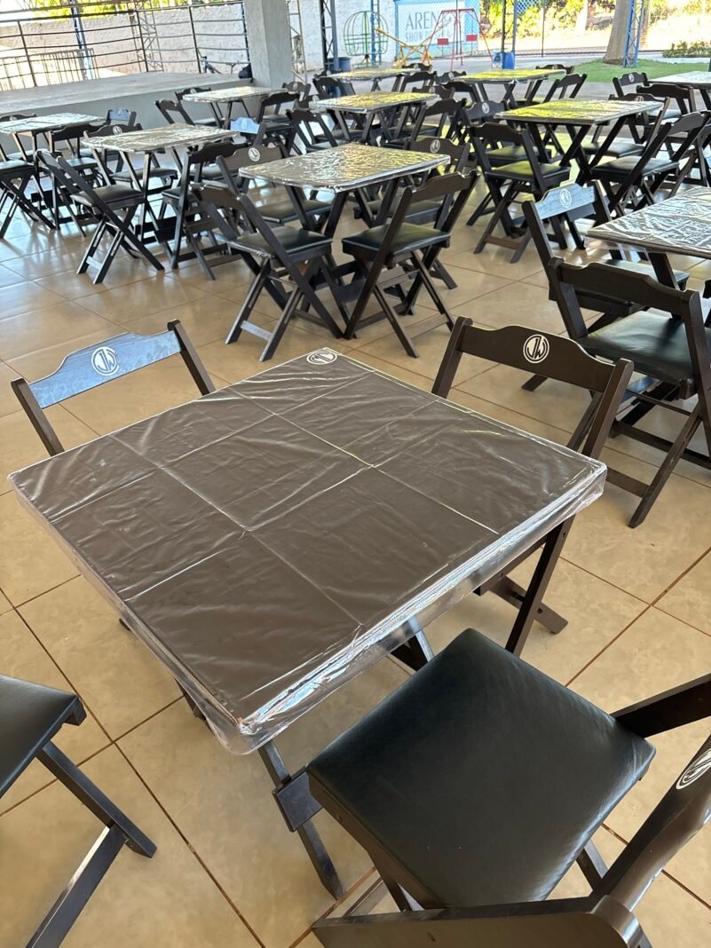 Capa Para Mesa de Bar, Restaurante e Quiosque Impermeável (10 pçs) - Imagem 2